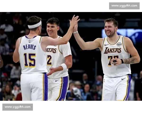 湖人迎战热火精彩对决全程直播带你感受激烈赛事氛围